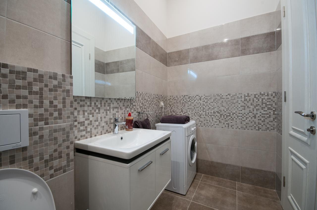Wonderful Flat On City Center أوزهورود المظهر الخارجي الصورة